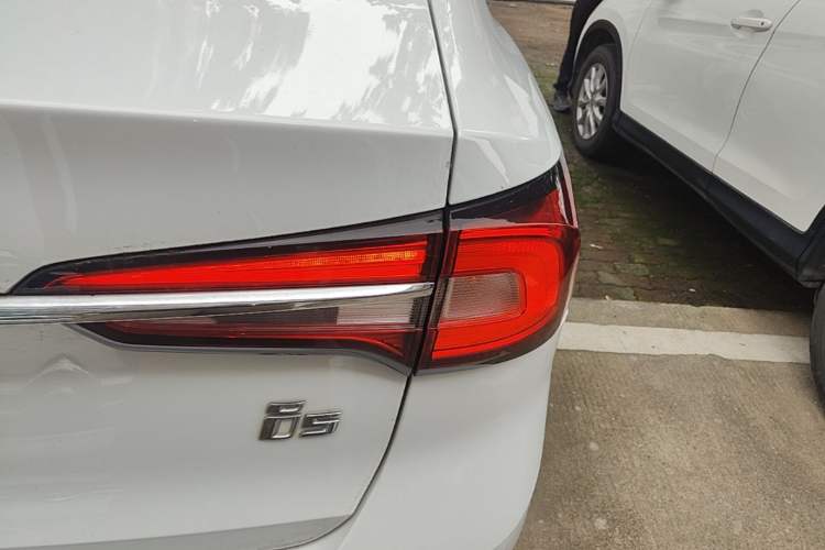 Used Roewe i5 2019 1.5L Manual 4G Connected Langyue Edition Right Rear Taillight