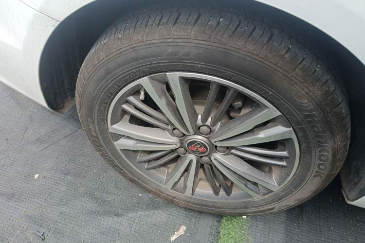 Used Roewe i5 2019 1.5L Manual 4G Connectable Langhao Edition Right Rear Wheel Hub