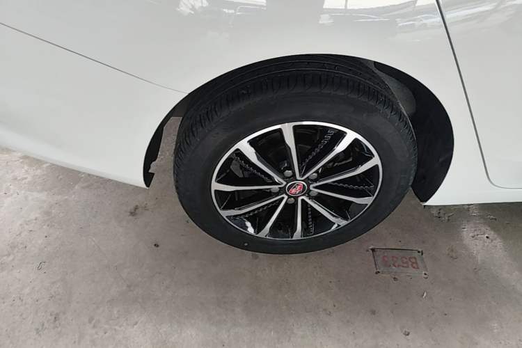 Used Roewe i5 2019 1.5L Automatic 4G Connected Langhao Edition Right Rear Wheel Hub