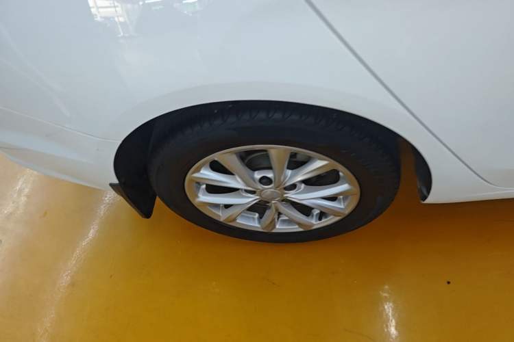Used Roewe i5 2019 1.5L Manual 4G Connected Langyue Edition Right Rear Wheel Hub