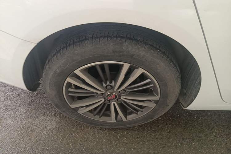 Used Roewe i5 2019 1.5L Automatic 4G Connected Langhao Edition Right Rear Wheel Hub
