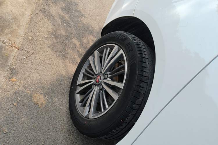 Used Roewe i5 2019 1.5L Automatic 4G Connected Langhao Edition Right Rear Wheel Hub