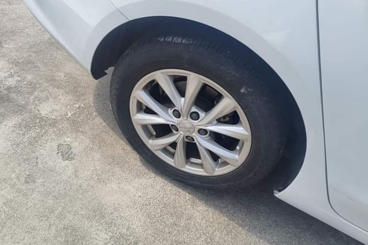 Used Roewe i5 2019 1.5L Automatic 4G Connected Langyue Edition Right Rear Wheel Hub