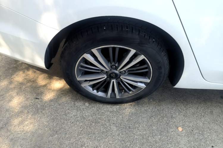 Used Roewe i5 2019 1.5L Automatic 4G Connected Langhao Edition Right Rear Wheel Hub