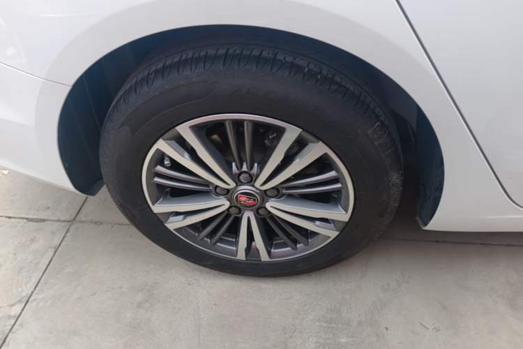 Used Roewe i5 2019 1.5L Automatic 4G Connected Linghao Flagship Edition Right Rear Wheel Hub