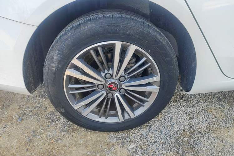 Used Roewe i5 2019 1.5L Automatic 4G Connected Langhao Edition Right Rear Wheel Hub