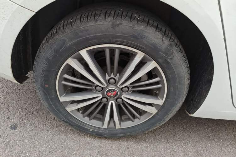 Used Roewe i5 2019 1.5L Manual 4G Connect Leehao Flagship Edition Right Rear Wheel Hub
