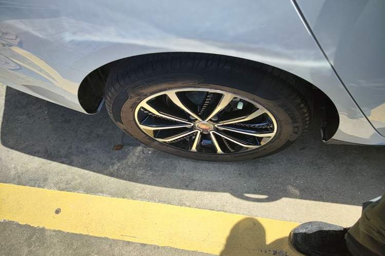Used Roewe i5 2019 1.5L Automatic 4G Connected Linghao Flagship Edition Right Rear Wheel Hub