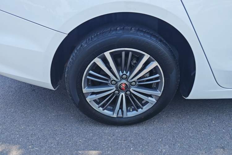 Used Roewe i5 2019 1.5L Automatic 4G Connected Langhao Edition Right Rear Wheel Hub