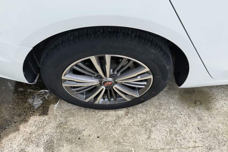 Used Roewe i5 2019 1.5L Manual 4G Connect Leehao Flagship Edition Right Rear Wheel Hub