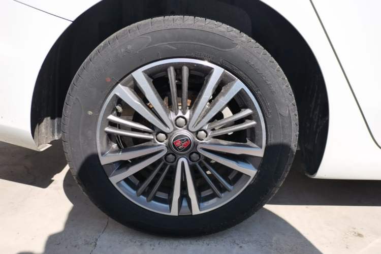 Used Roewe i5 2019 1.5L Manual 4G Connect Leehao Flagship Edition Right Rear Wheel Hub