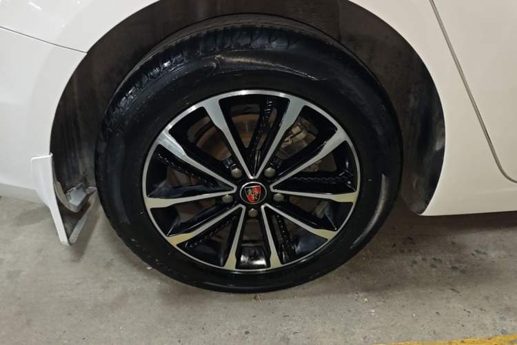 Used Roewe i5 2019 1.5L Automatic 4G Connected Linghao Flagship Edition Right Rear Wheel Hub
