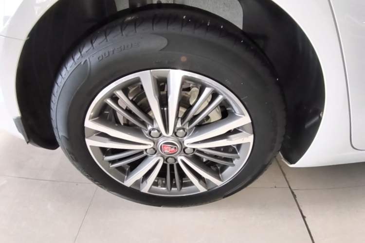 Used Roewe i5 2019 1.5L Manual 4G Connectable Langhao Edition Right Rear Wheel Hub