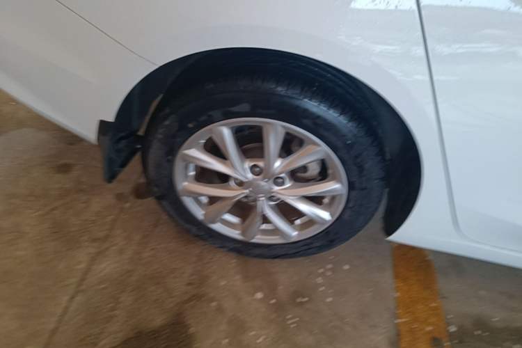 Used Roewe i5 2019 1.5L Manual 4G Connected Langyue Edition Right Rear Wheel Hub