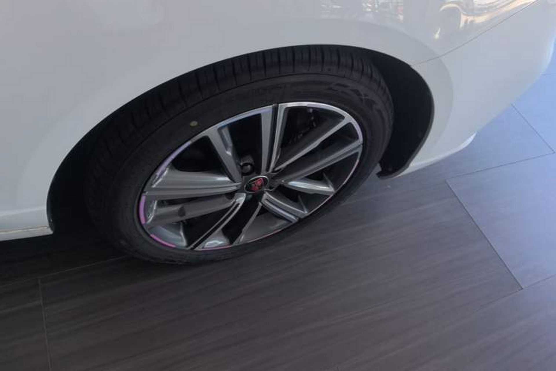 Used Roewe i5 2019 20T Automatic 4G Connected Supercharged Flagship Edition Right Rear Wheel Hub