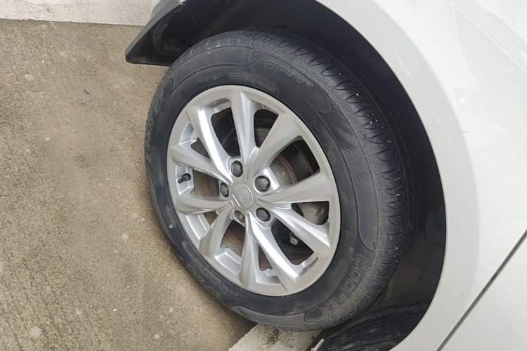 Used Roewe i5 2019 1.5L Manual 4G Connected Langyue Edition Right Rear Wheel Hub