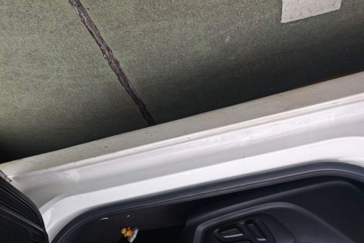 Used Roewe i5 2019 20T Automatic SmartConnect Luxury Prestige Edition Right Side Sill