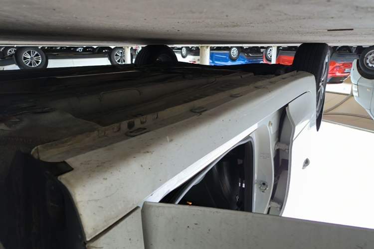 Used Roewe i5 2019 1.5L Automatic 4G Connected Langhao Edition Right Side Sill