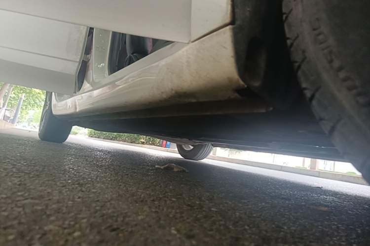 Used Roewe i5 2019 1.5L Automatic 4G Connected Langhao Edition Right Side Sill