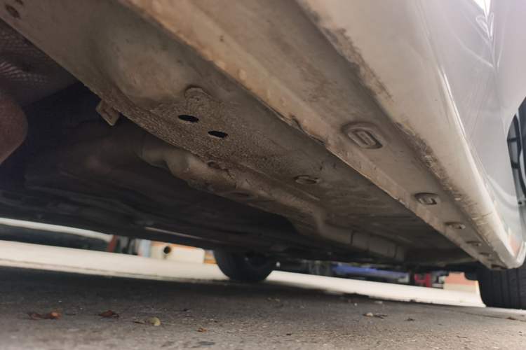 Used Roewe i5 2019 1.5L Automatic 4G Connected Linghao Flagship Edition Right Side Sill
