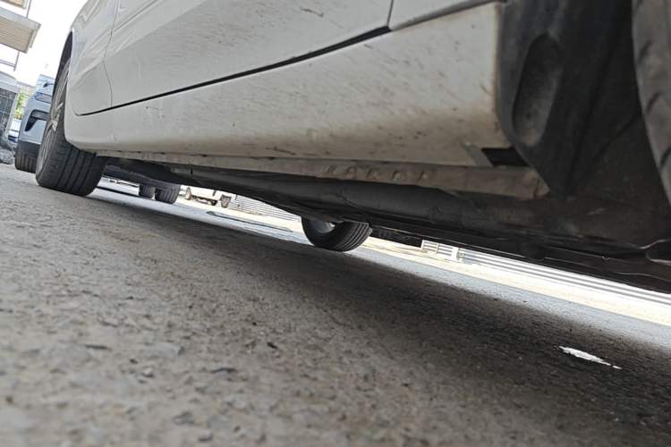 Used Roewe i5 2019 20T Automatic 4G Connect Luxury Flagship Edition Right Side Sill