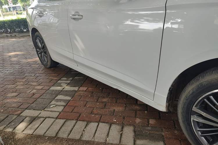 Used Roewe i5 2019 1.5L Automatic 4G Connected Langhao Edition Right Side Sill