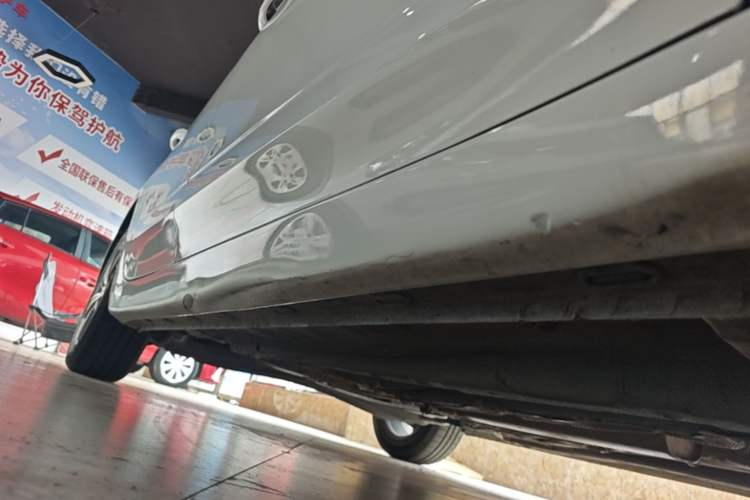 Used Roewe i5 2019 1.5L Manual 4G Connectable Langhao Edition Right Side Sill