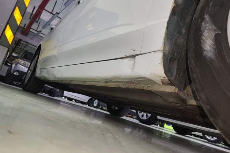 Used Roewe i5 2019 1.5L Automatic 4G Connected Linghao Edition Right Side Sill