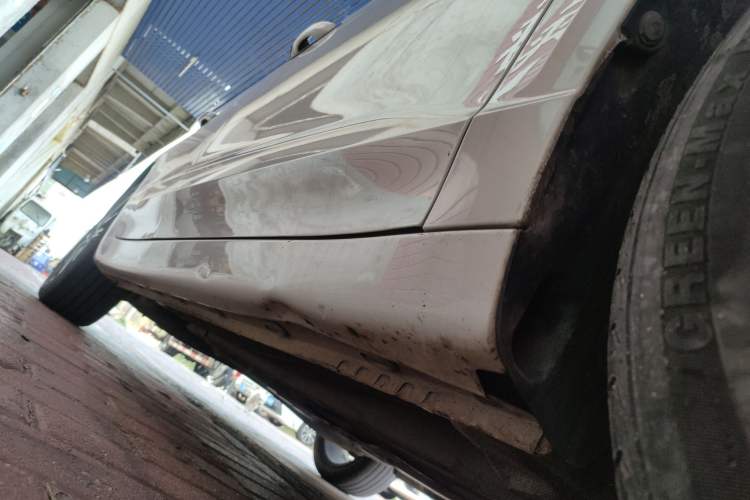 Used Roewe i5 2019 20T Automatic 4G Connect Luxury Flagship Edition Right Side Sill