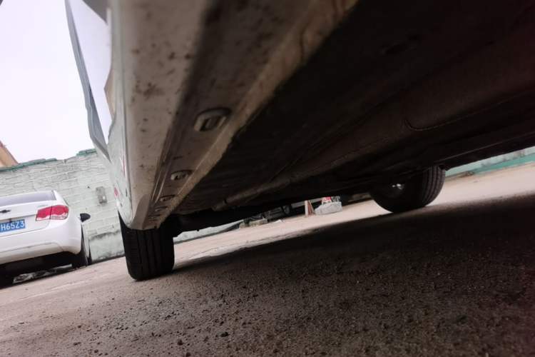 Used Roewe i5 2019 1.5L Automatic 4G Connected Langhao Edition Right Side Sill