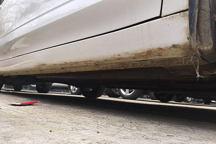 Used Roewe i5 2019 1.5L Manual 4G Connectable Langhao Edition Right Side Sill