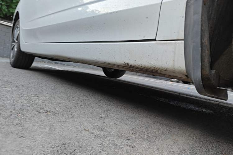 Used Roewe i5 2019 1.5L Automatic 4G Connected Langhao Edition Right Side Sill