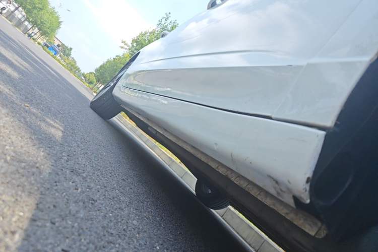 Used Roewe i5 2019 1.5L Automatic 4G Connected Langhao Edition Right Side Sill