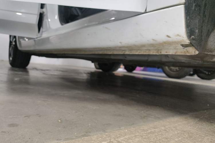 Used Roewe i5 2019 1.5L Automatic 4G Connected Langhao Edition Right Side Sill
