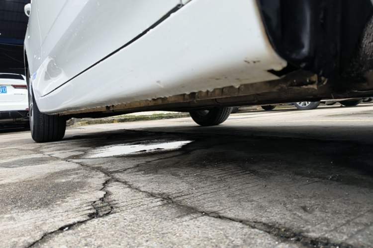 Used Roewe i5 2019 1.5L Manual 4G Connect Leehao Flagship Edition Right Side Sill