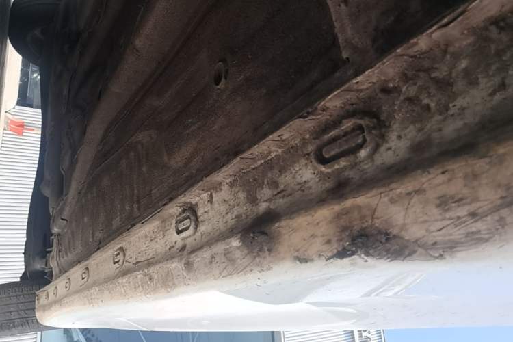 Used Roewe i5 2019 1.5L Manual 4G Connect Leehao Flagship Edition Right Side Sill