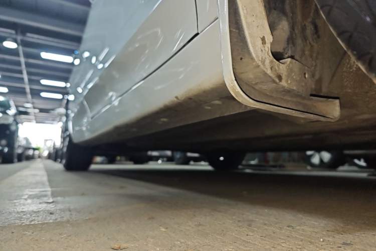Used Roewe i5 2019 1.5L Automatic 4G Connected Linghao Flagship Edition Right Side Sill