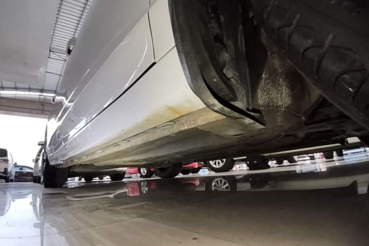 Used Roewe i5 2019 1.5L Manual 4G Connectable Langhao Edition Right Side Sill