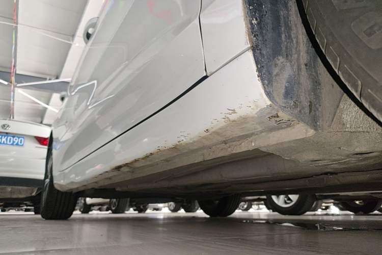 Used Roewe i5 2019 1.5L Automatic 4G Connected Langhao Edition Right Side Sill