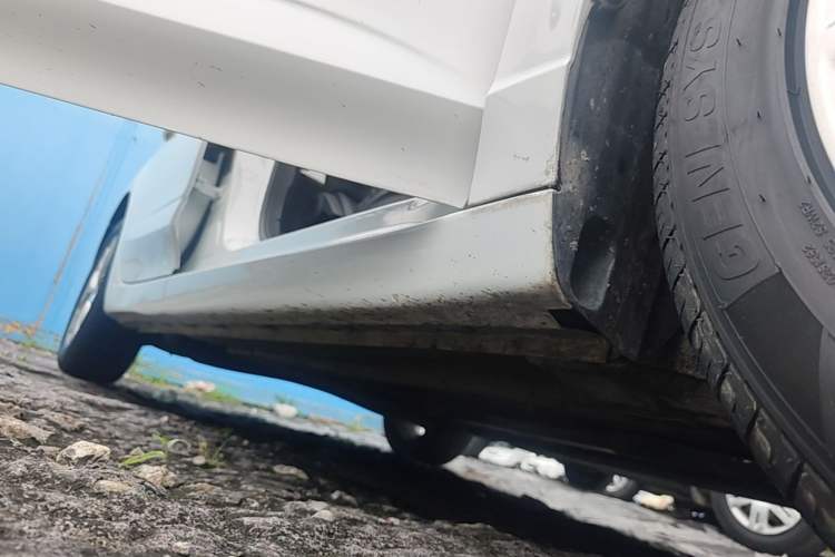 Used Roewe i5 2019 1.5L Automatic 4G Connected Langyue Edition Right Side Sill