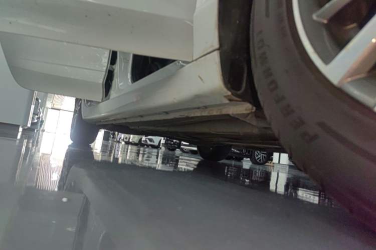 Used Roewe i5 2019 1.5L Automatic 4G Connected Langhao Edition Right Side Sill