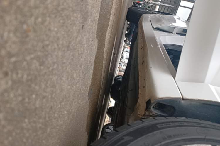 Used Roewe i5 2019 20T Automatic 4G Connected Supercharged Flagship Edition Right Side Sill