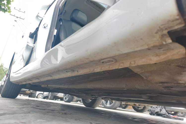 Used Roewe i5 2019 1.5L Automatic 4G Connected Langhao Edition Right Side Sill