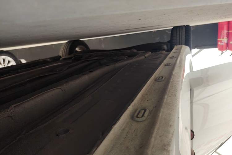 Used Roewe i5 2019 1.5L Automatic 4G Connected Linghao Edition Right Side Sill