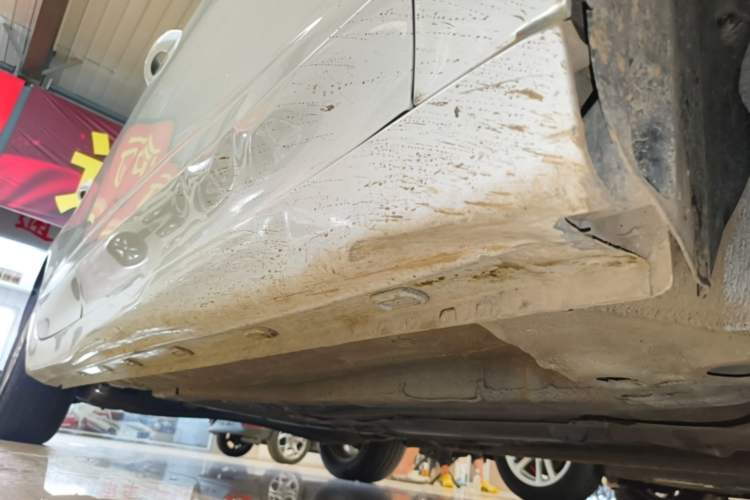 Used Roewe i5 2019 1.5L Manual 4G Connected Langyue Edition Right Side Sill