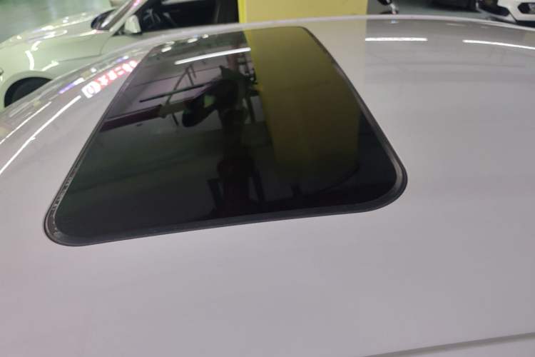 Used Roewe i5 2019 1.5L Automatic 4G Connected Linghao Edition Roof