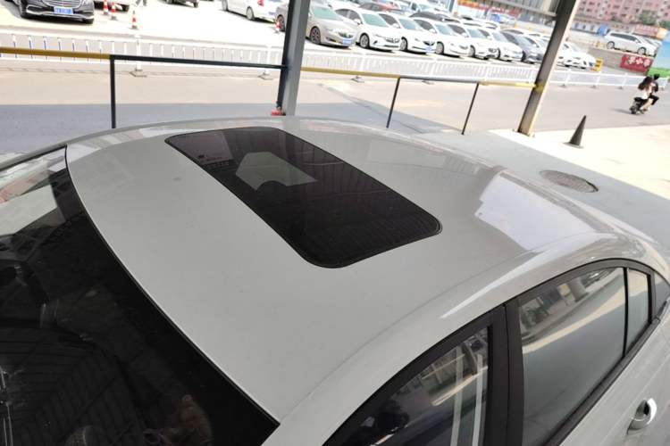 Used Roewe i5 2019 1.5L Automatic 4G Connected Linghao Edition Roof