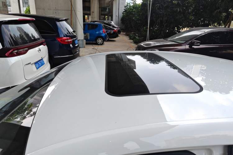Used Roewe i5 2019 1.5L Manual 4G Connect Leehao Flagship Edition Roof