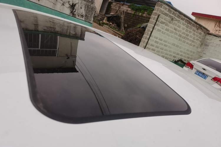 Used Roewe i5 2019 1.5L Automatic 4G Connected Langhao Edition Roof