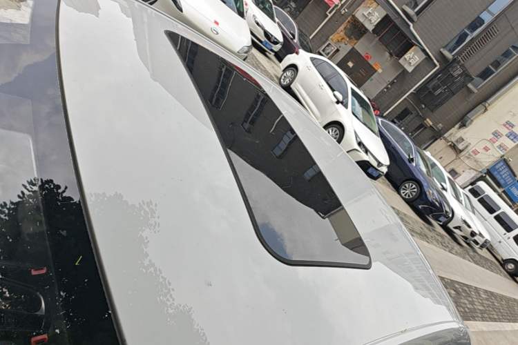 Used Roewe i5 2019 1.5L Automatic 4G Connected Langhao Edition Roof